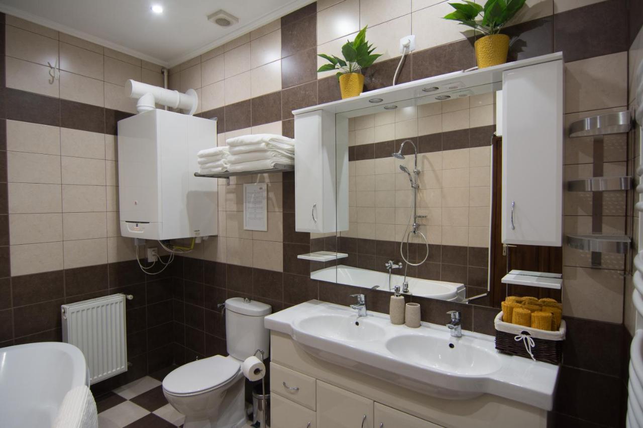 Cork Apartman Eger Esterno foto