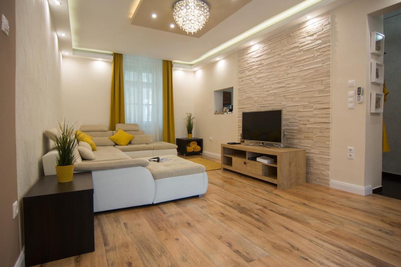 Cork Apartman Eger Esterno foto