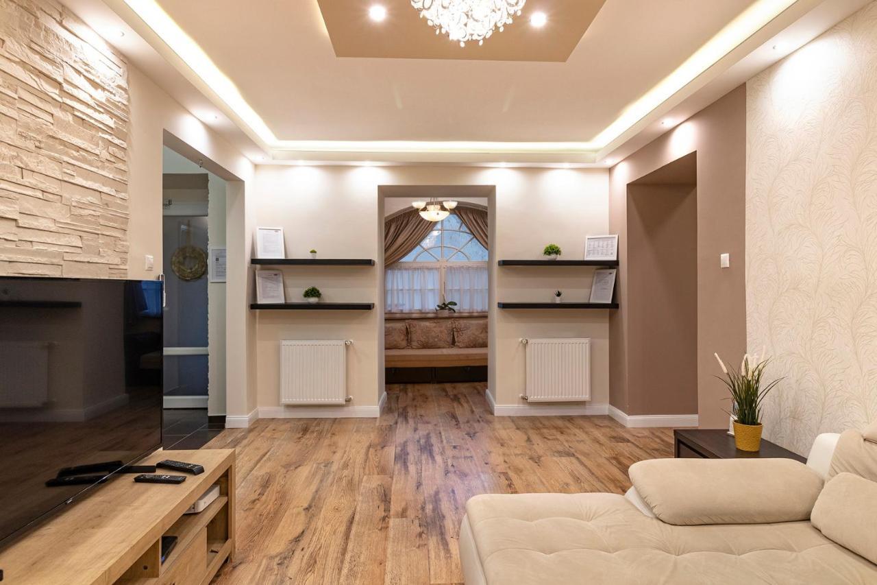 Cork Apartman Eger Esterno foto