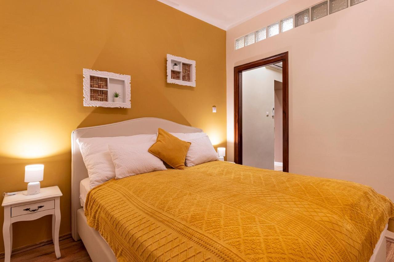 Cork Apartman Eger Esterno foto